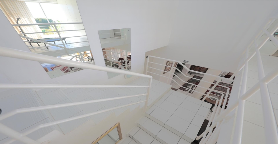 5 Bedroom Property for Sale in Plattekloof Western Cape